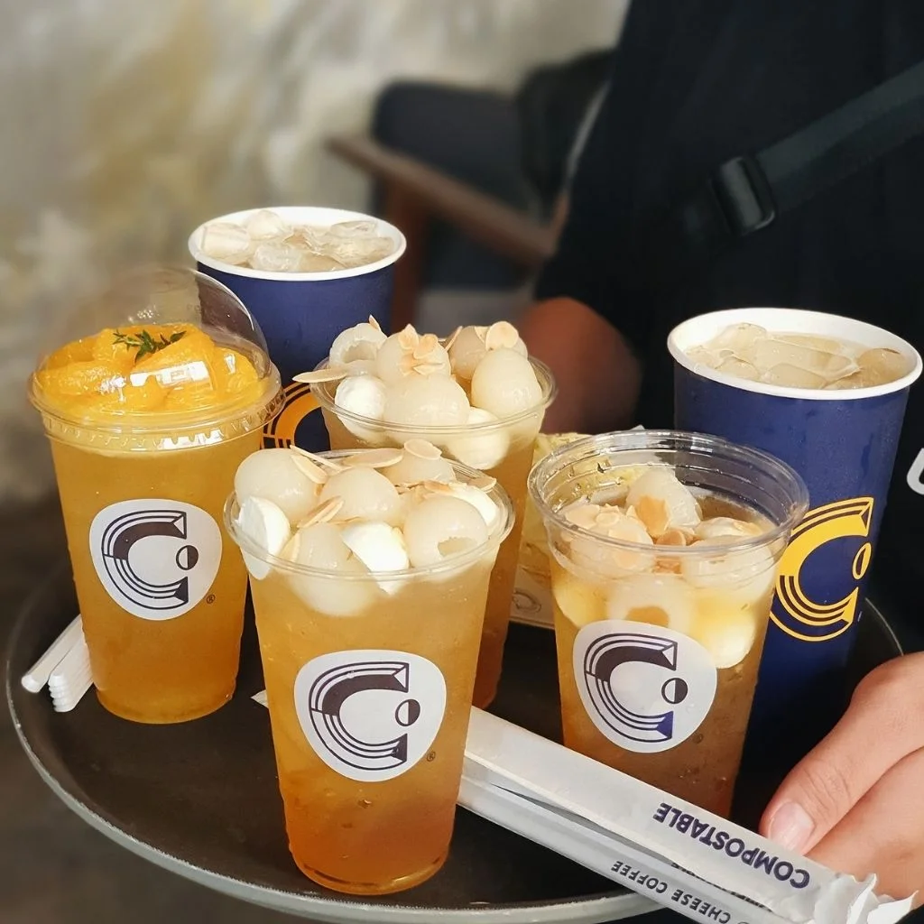 Chơi gì ở phường Hòa Hưng: Top 15 điểm đến dành cho dịp gặp gỡ cuối tuần Khay trà vải phủ hạnh nhân và trà đào mát lạnh tại Cheese Coffee - địa điểm hẹn hò chơi gì ở phường Hòa Hưng