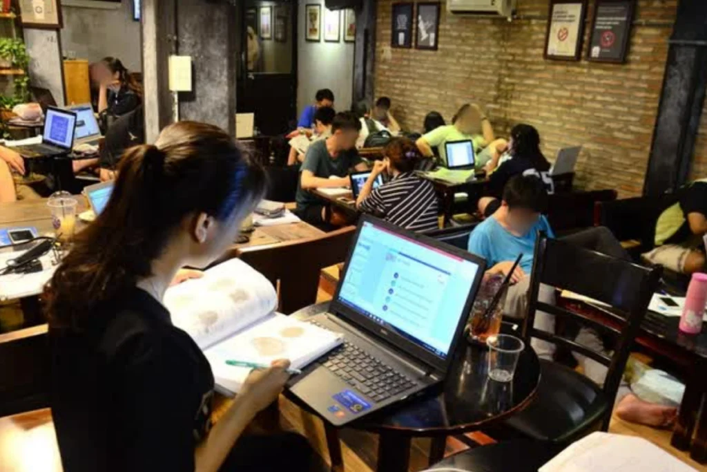 Không gian hoạt động xuyên đêm
