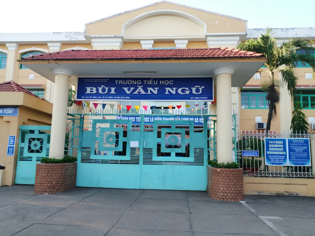 Trường Tiểu học Bùi Văn Ngữ được đầu tư khang trang, đáp ứng tốt nhu cầu học tập của con em cư dân