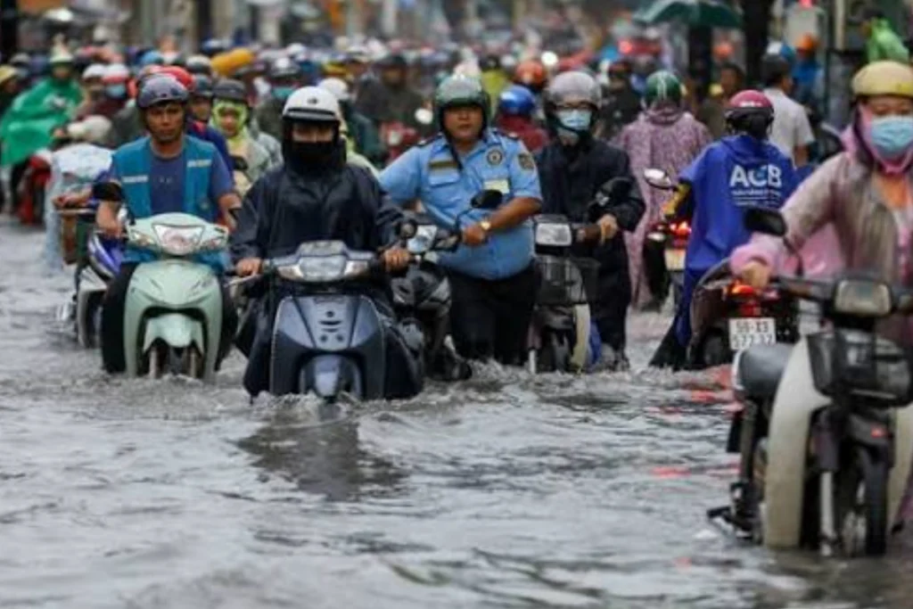 Tân sinh viên nên khảo sát kỹ các tuyến đường ngập nước