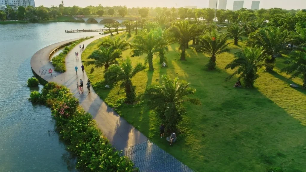 Vị trí hai khu đô thị và thời gian kết nối đến trung tâm Hà Nội.