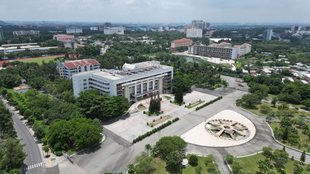 TP Thủ Đức là nơi tọa lạc của Đại học Quốc gia TP.HCM - cụm giáo dục đại học có quy mô lớn tại khu vực phía Nam