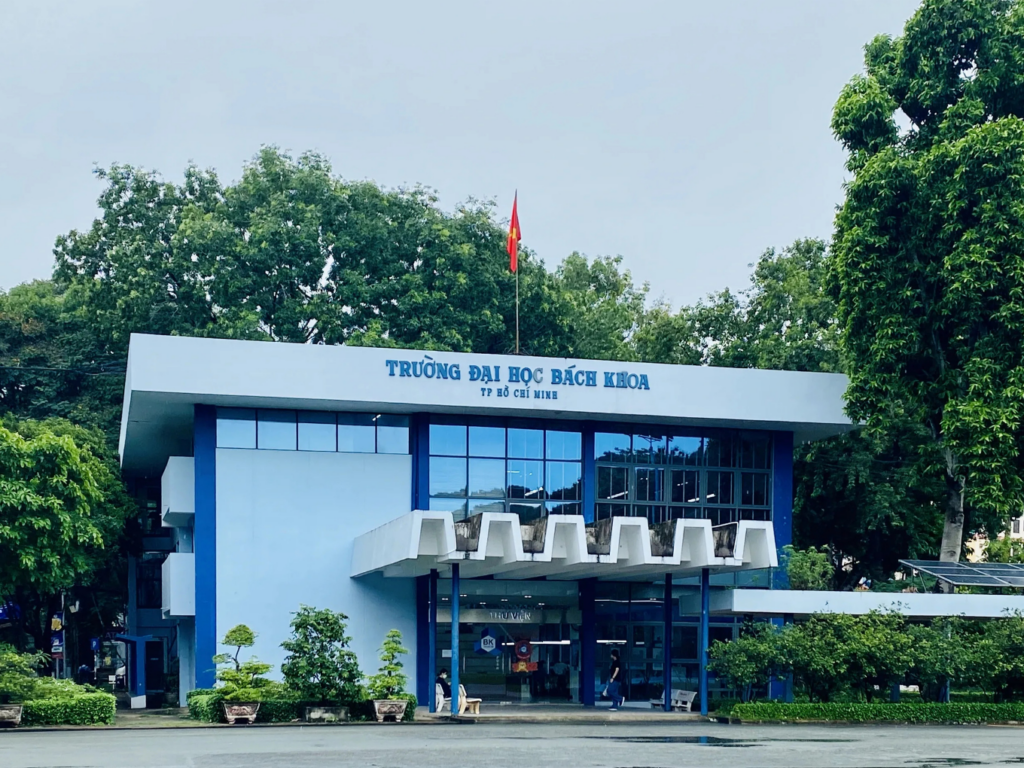 Trường Đại học Bách Khoa TP.HCM nằm gần dự án, tạo điều kiện thuận lợi cho việc học tập và giảng dạy