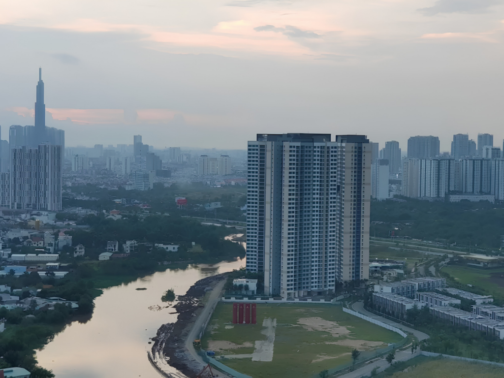 Vị trí ven sông Giồng Ông Tố cùng hạ tầng giao thông linh hoạt giúp cư dân La Astoria 2 dễ dàng kết nối về trung tâm