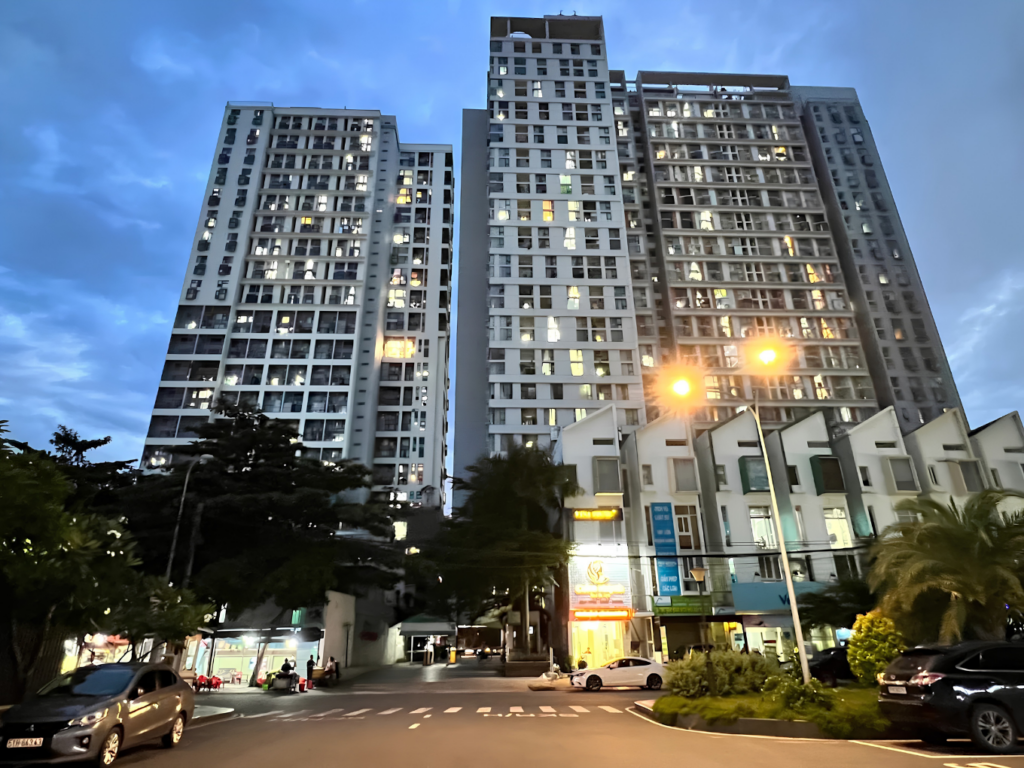 Đánh giá thực tế hệ thống tiện ích sống và kết nối hạ tầng dự án La Astoria 2 Quận 2 Dự án La Astoria 2 Quận 2 sở hữu vị trí ngay mặt tiền đường Nguyễn Duy Trinh sầm uất