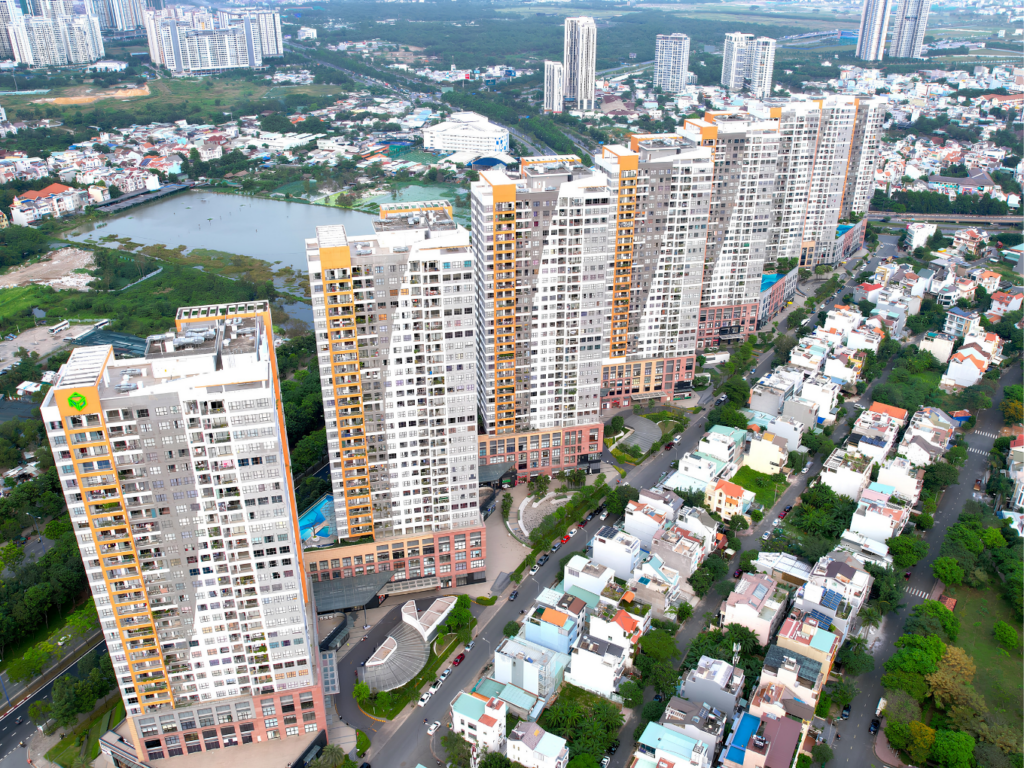 Chuỗi tòa tháp The Sun Avenue trải dài trên mặt tiền đại lộ Mai Chí Thọ giúp cư dân kết nối giao thông linh hoạt