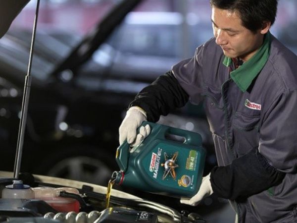 Những điều cần lưu ý khi chọn mua dầu nhớt xe ô tô Những điều cần lưu ý khi mua dầu nhớt xe ô tô