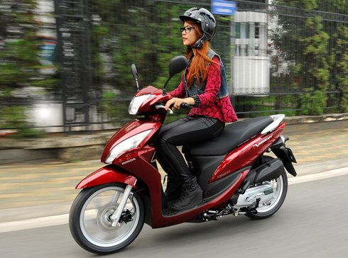 Honda Vision linh hoạt khi di chuyển trong thành phố. (Nguồn: Vietnamexpress.net)