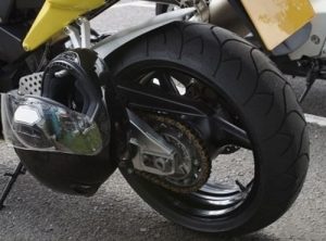 3 yếu tố giúp bạn quyết định khi nào cần thay lốp xe máy