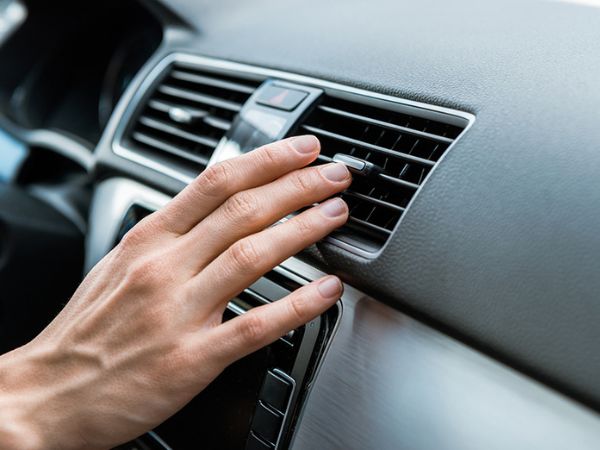 4 lý do bạn cần chăm sóc điều hòa trên xe ô tô Chăm sóc điều hòa xe ô tô và những điều cần phải thực hiện