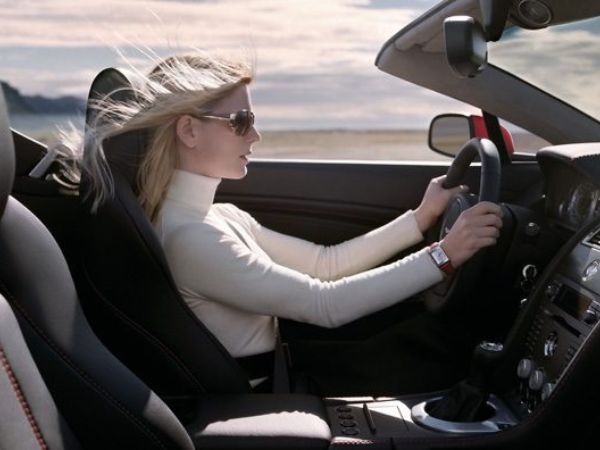 Chia sẻ kinh nghiệm lái xe an toàn cho phái đẹp Kinh nghiệm lái xe an toàn cho phái đẹp