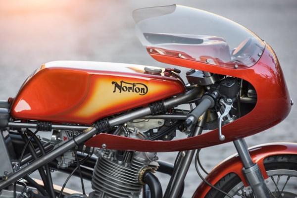 NYC Norton Commando DAZZLING 1972 – phôi độ: Norton Commando