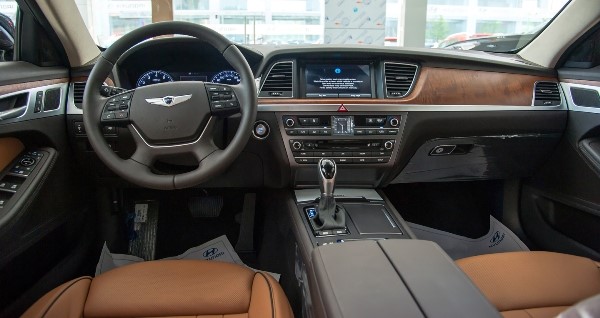 Đánh giá xe Hyundai Genesis 2016