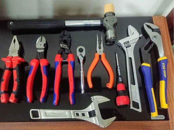 Dụng cụ sửa xe máy: Vật dụng nhất định phải mang khi đi xa Một số dụng cụ sữa chữa xe máy nhất định phải mang khi đi xa