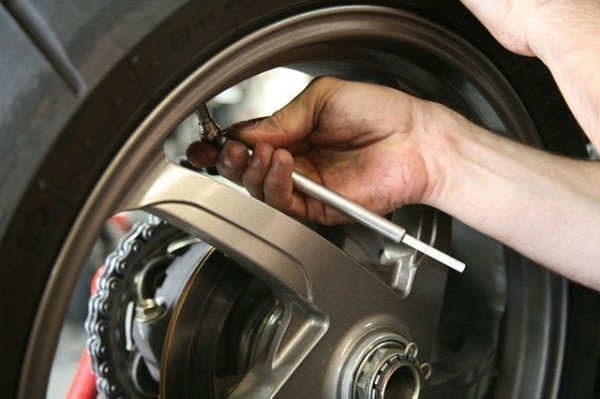 Hướng dẫn cách kiểm tra bộ phận xe hơi cần thiết khi lái xe huong dan kiem tra bo phan xe hoi can thiet khi lai xe