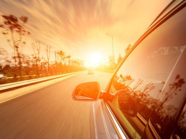 Khám phá công dụng của kính chống lóa cho xe ô tô Khám phá công dụng của kính chống lóa cho ô tô