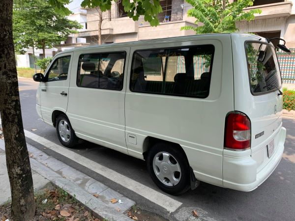 Xe ô tô 9 chỗ Mercedes-Benz MB