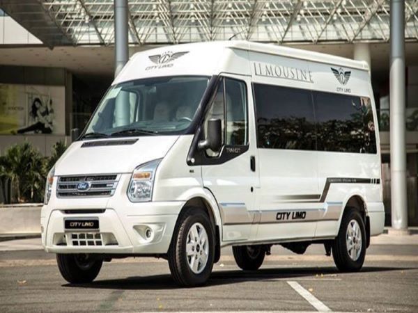 Xe 9 chỗ Ford Transit Limousine