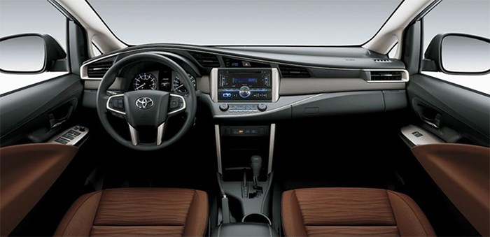 Toyota Innova phiên bản G trang bị tiện nghi đầy đủ hơn phiên bản E
