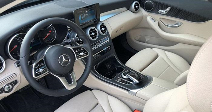 Nội thất, tiện ích Mercedes C200 2020 sang trọng, hiện đại