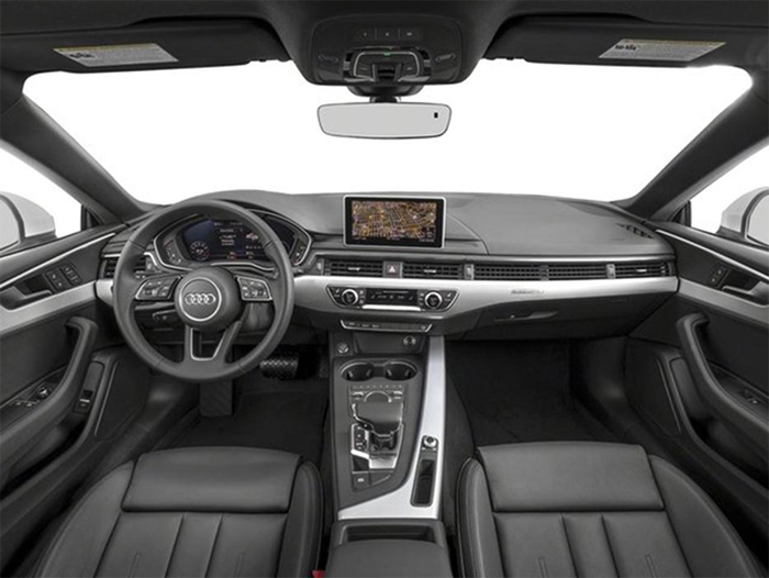 Nội thất của GLC 300 và Audi Q5 sang trọng, tiện nghi và hiện đại