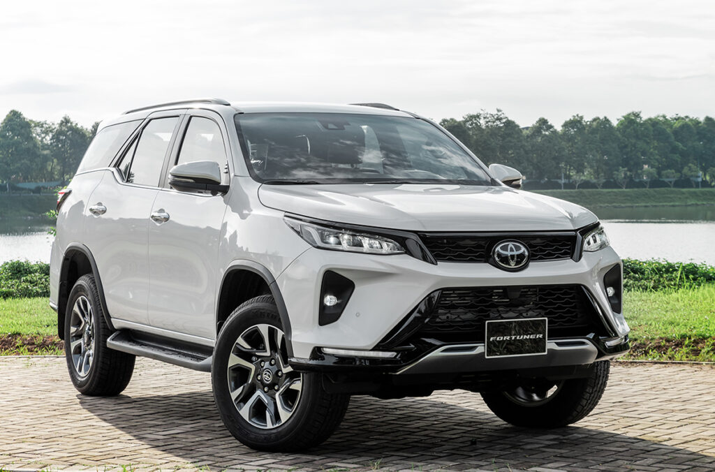 Xe Toyota Fortuner.