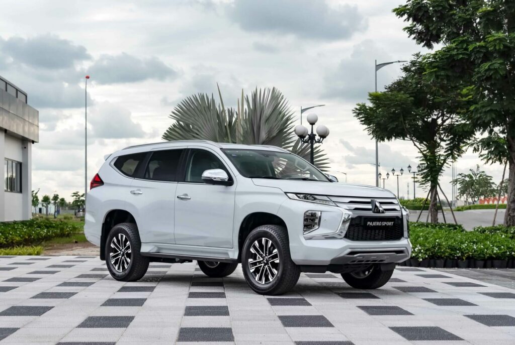 Xe Mitsubishi Pajero Sport là xe 7 chỗ giá tầm trung được yêu thích