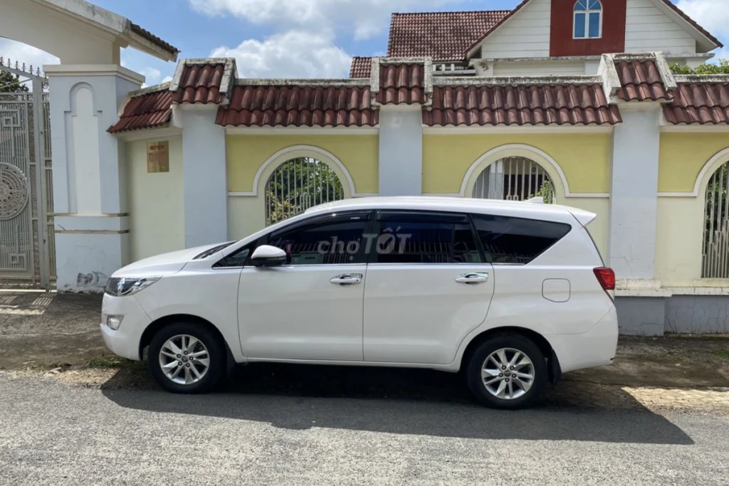 Toyota bản E hay G