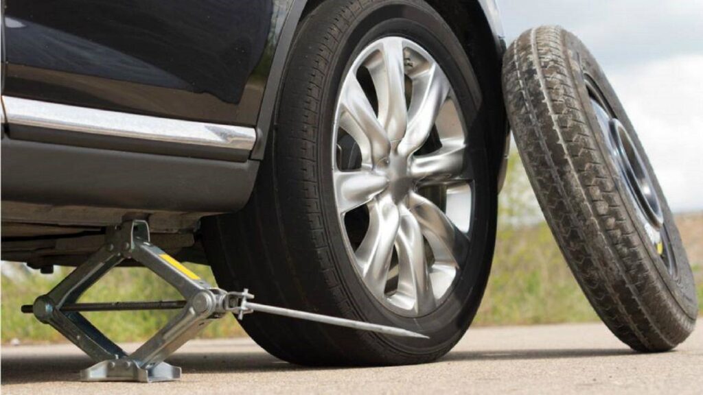 Cách thay lốp dự phòng