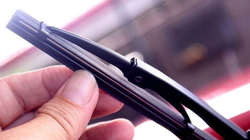 Cần thường xuyên kiểm tra lưỡi gạt