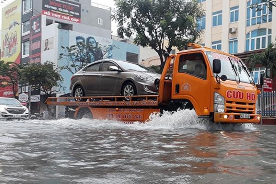 Cần gọi ngay cho cứu hộ khi xe bị ngập