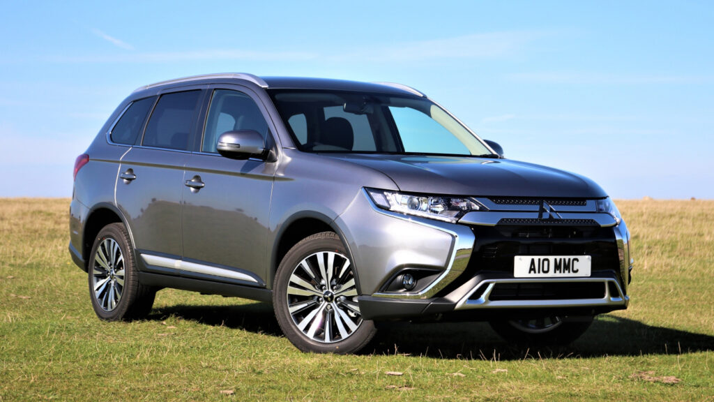 Xe du lịch gia đình Mitsubishi Outlander