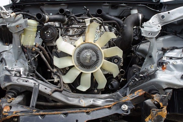 Quạt két nước bị hỏng khiến xe ô tô bị quá nhiệt