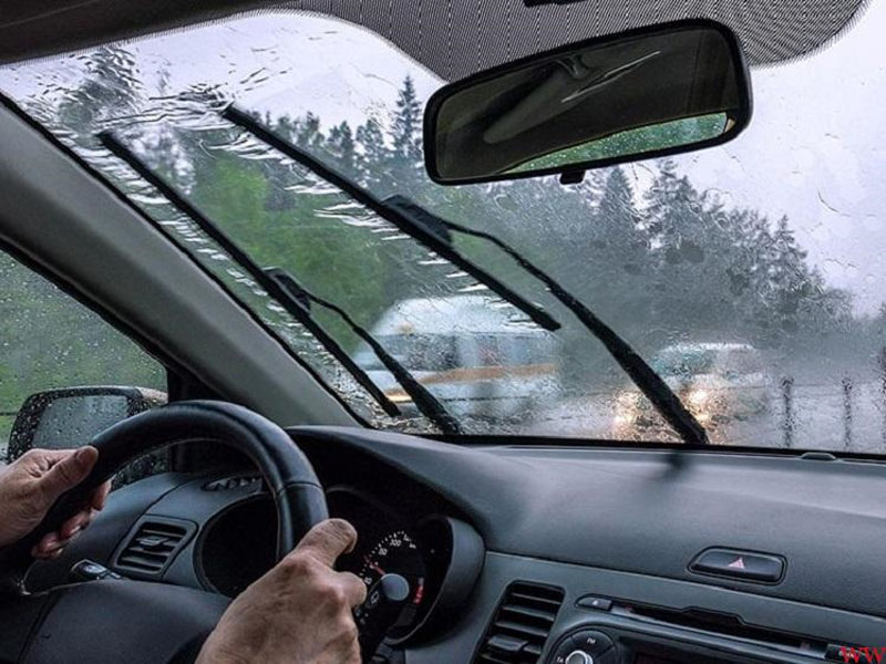 Cần gạt nước giúp lái xe luôn giữ được tầm nhìn