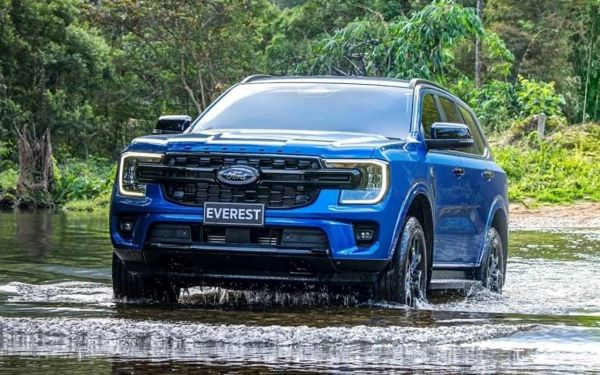 Ford Everest là ô tô lội nước đáng mua