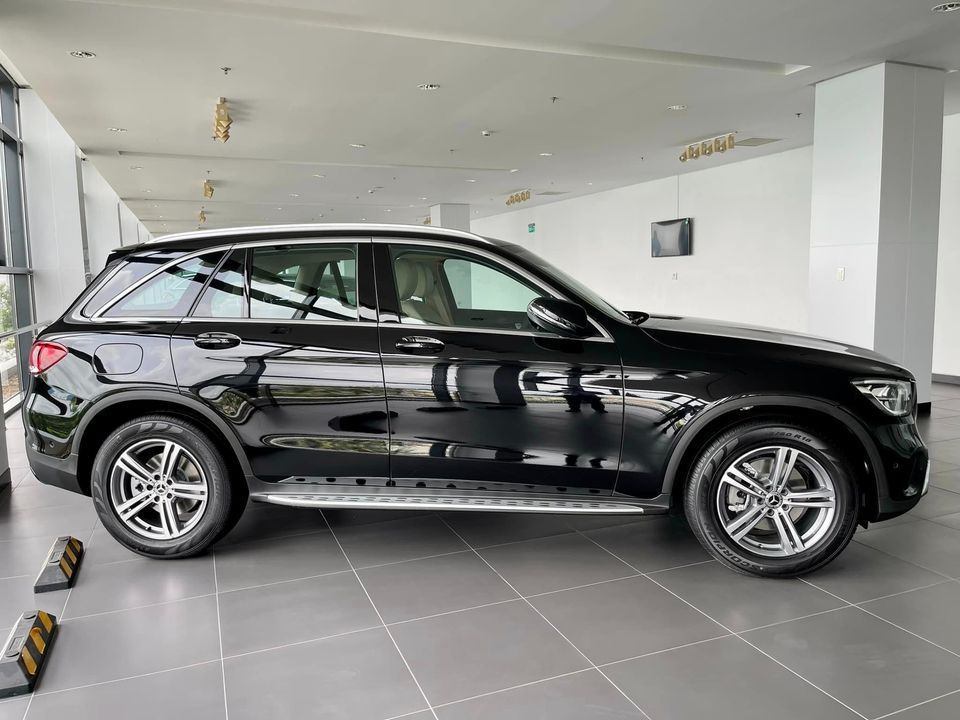 Thân xe Mercedes GLC 200