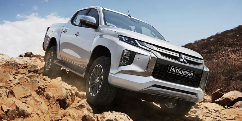 Mitsubishi Triton mạnh mẽ