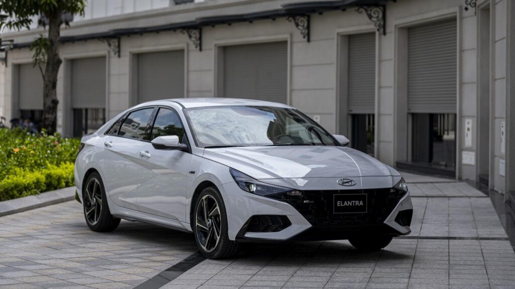 hyundai elantra ra mat the he thu 7