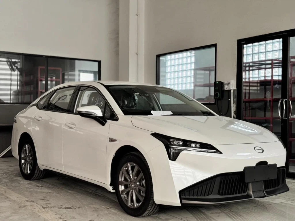 Aion ES - Mẫu sedan điện sở hữu thiết kế mềm mại, không gian nội thất rộng rãi