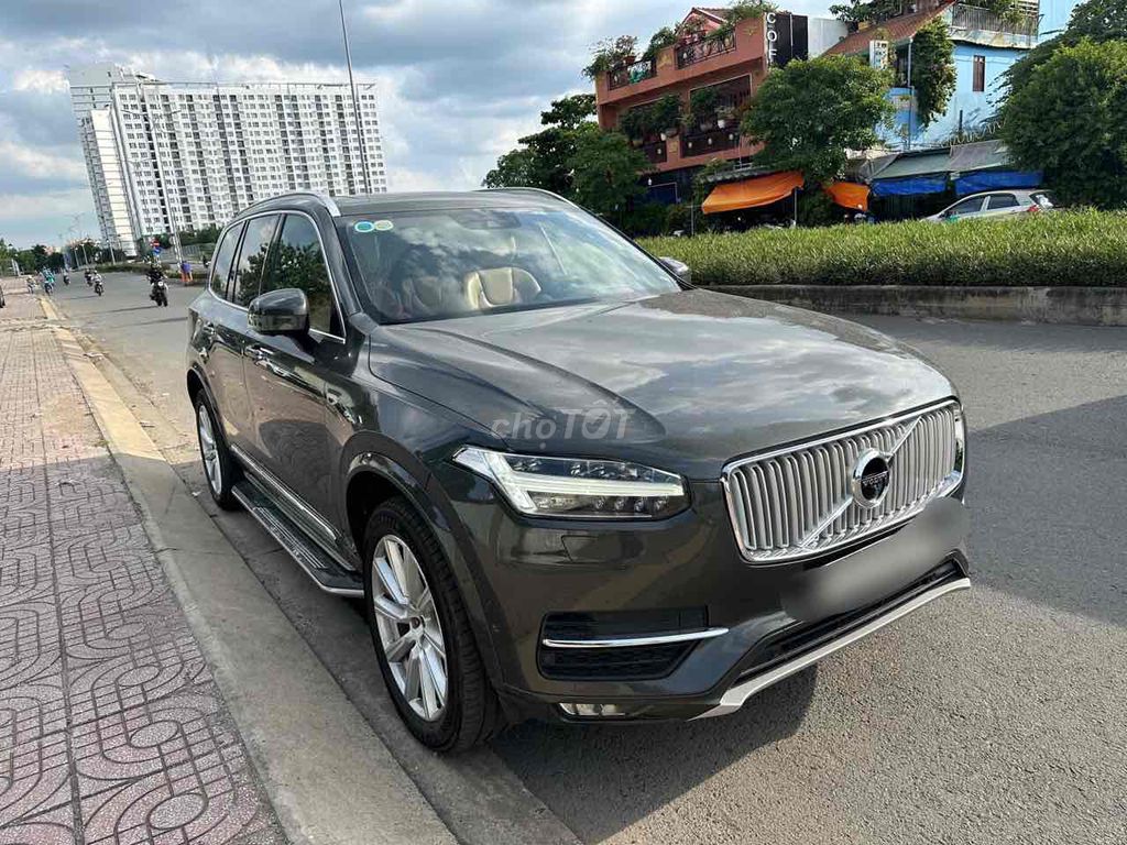Volvo XC90 thanh lịch, hiện đại