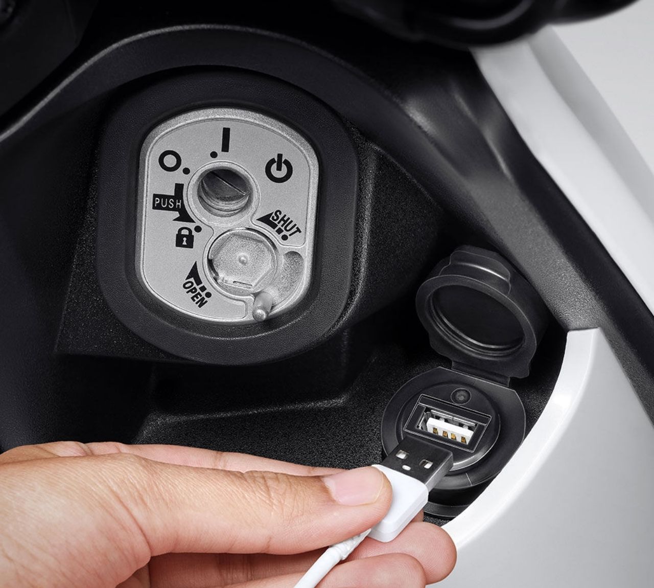 Sàn để chân Honda EM1 e: Sàn để chân Honda EM1 e:
