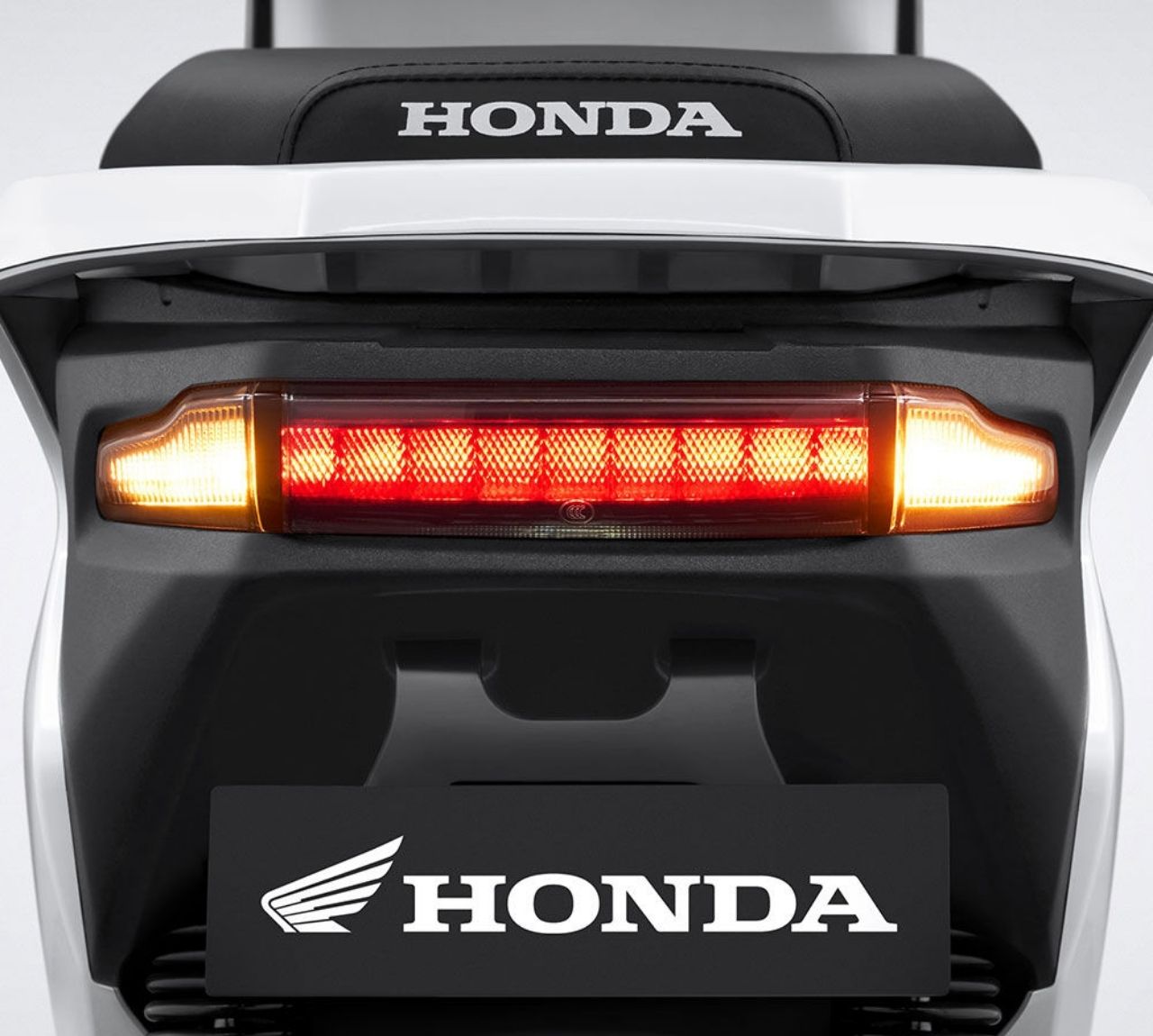 Đuôi xe Honda EM1 e: Đuôi xe Honda EM1 e: