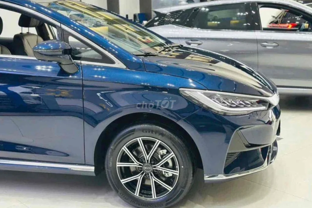 BYD M6 đi được bao nhiêu km hình 1