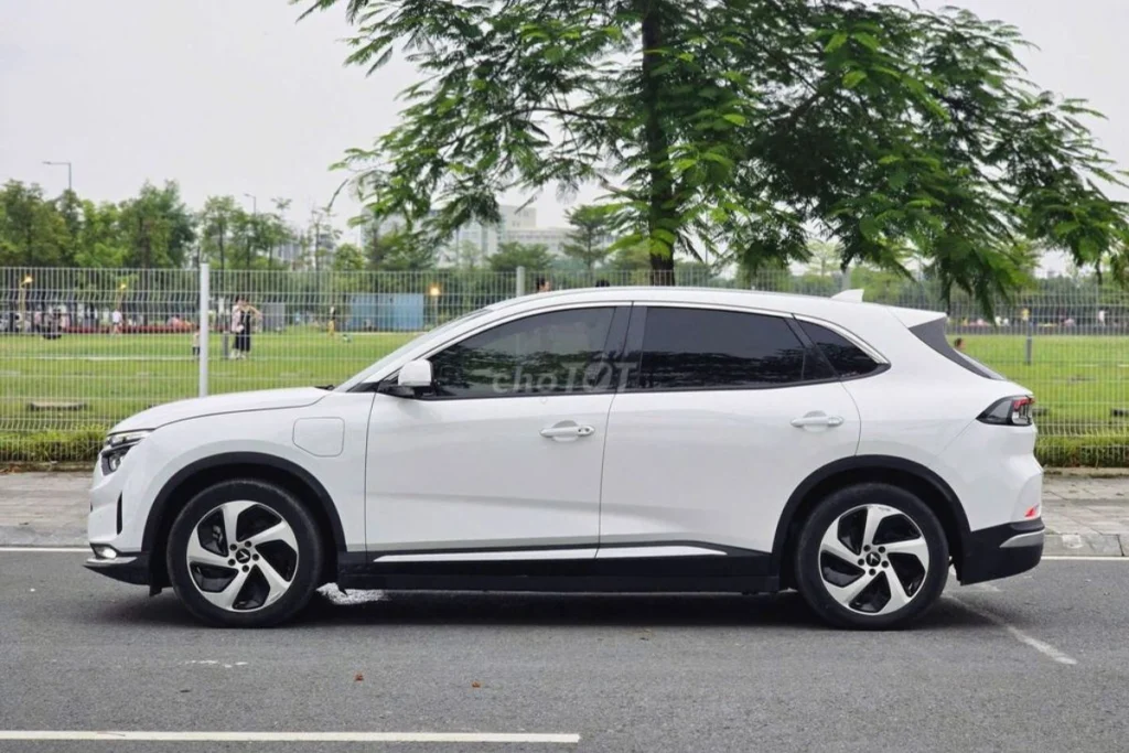 VF8 mấy chỗ hình 2