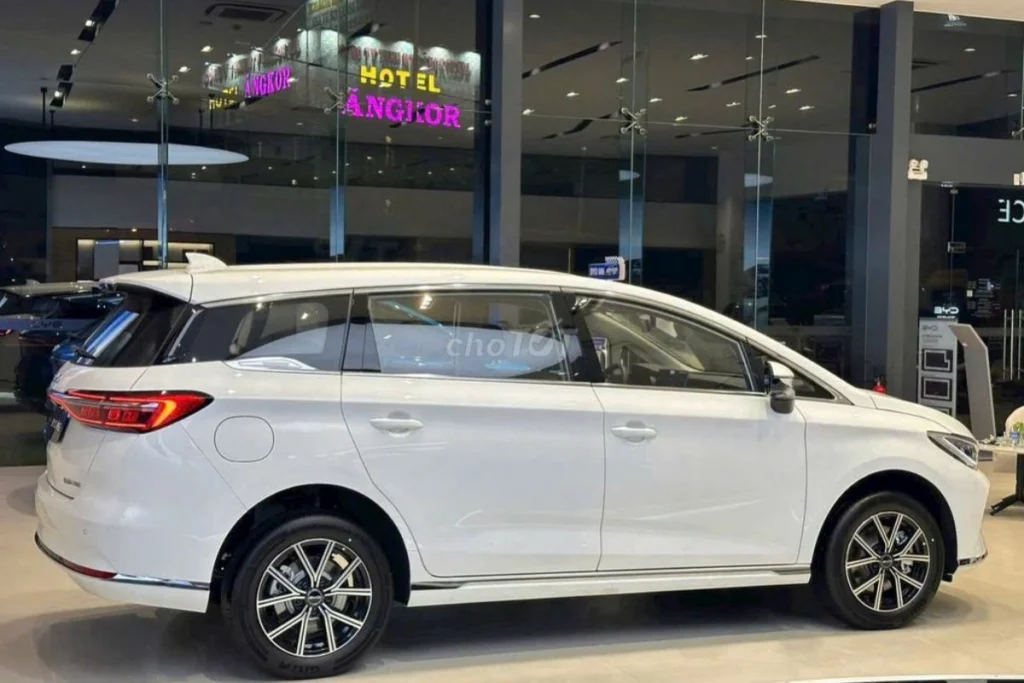 BYD M6 mấy chỗ hình 1