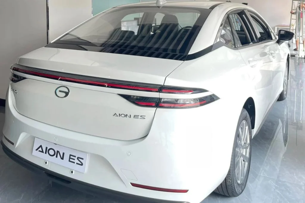 thông số kỹ thuật Aion ES hình 1