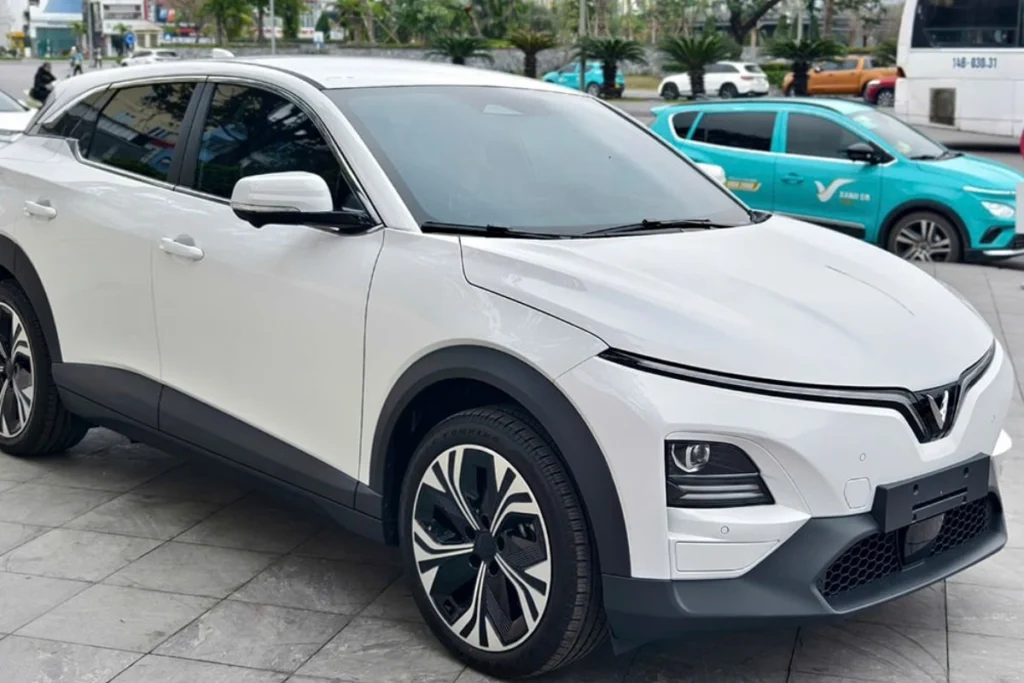 review Vinfast VF6 plus hình 1