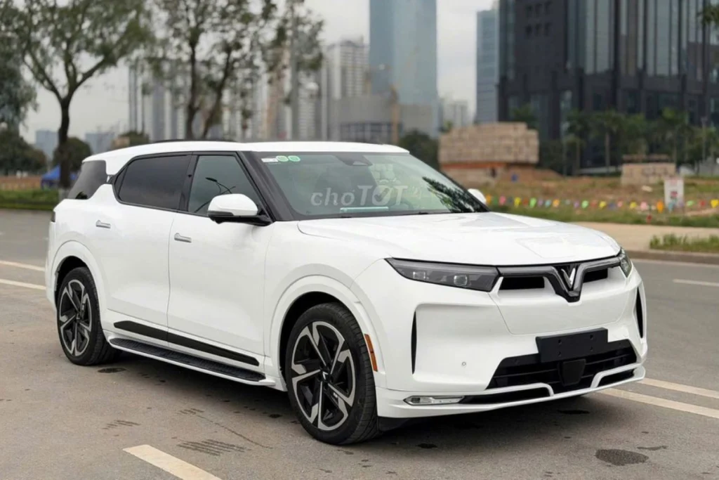 review Vinfast VF9 hình 1