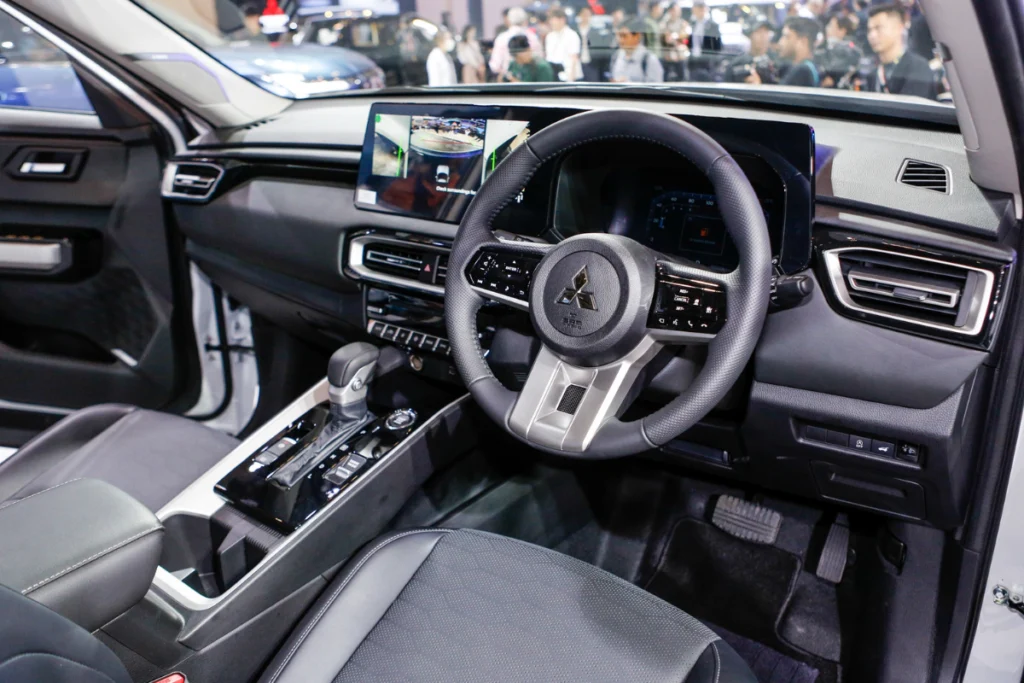 nội thất Mitsubishi Destinator hình 3