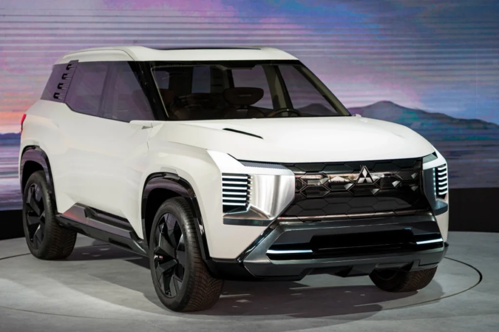 review xe Mitsubishi Destinator hình 3